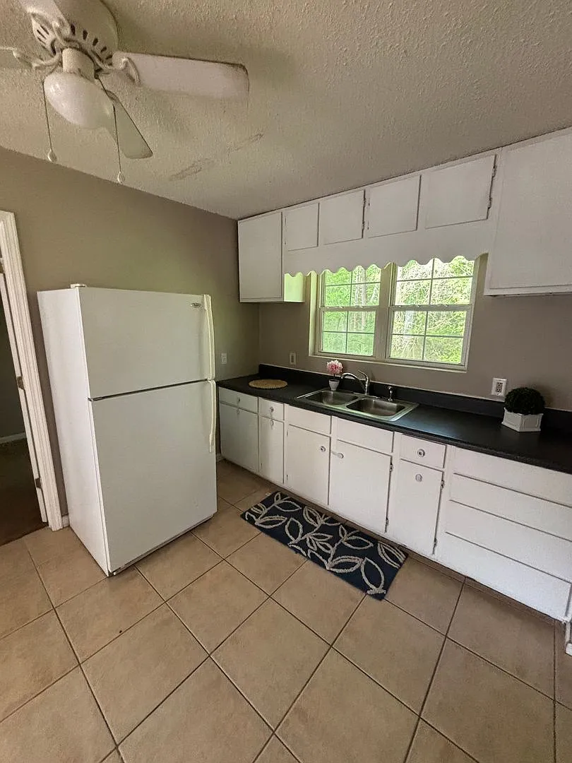 Coming Soon! 3 Bedroom House And 1 Bath — Photo 3