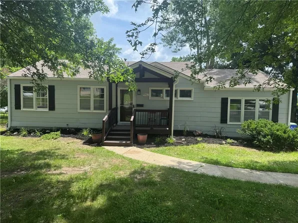 8401 W 77th St, Overland Park, KS 66204