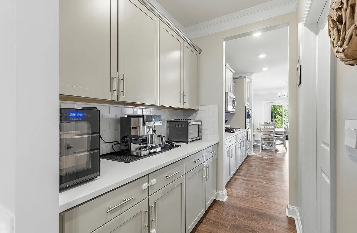 4 bed, 3288 sqft, $3,400 — Photo 4