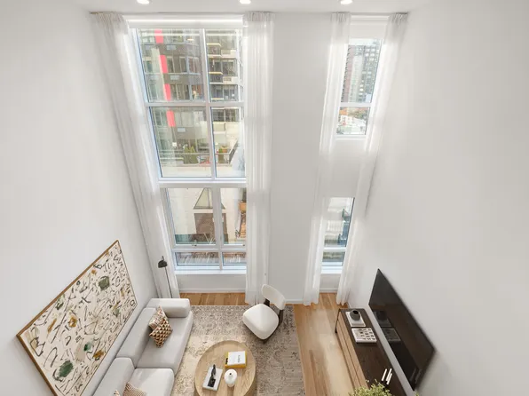 301 East 61st Street image 3 of 12