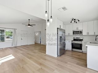 2009 E Paradise Ln, Phoenix, AZ 85022