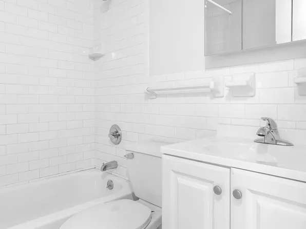 88 Fulton Street image 6 of 7