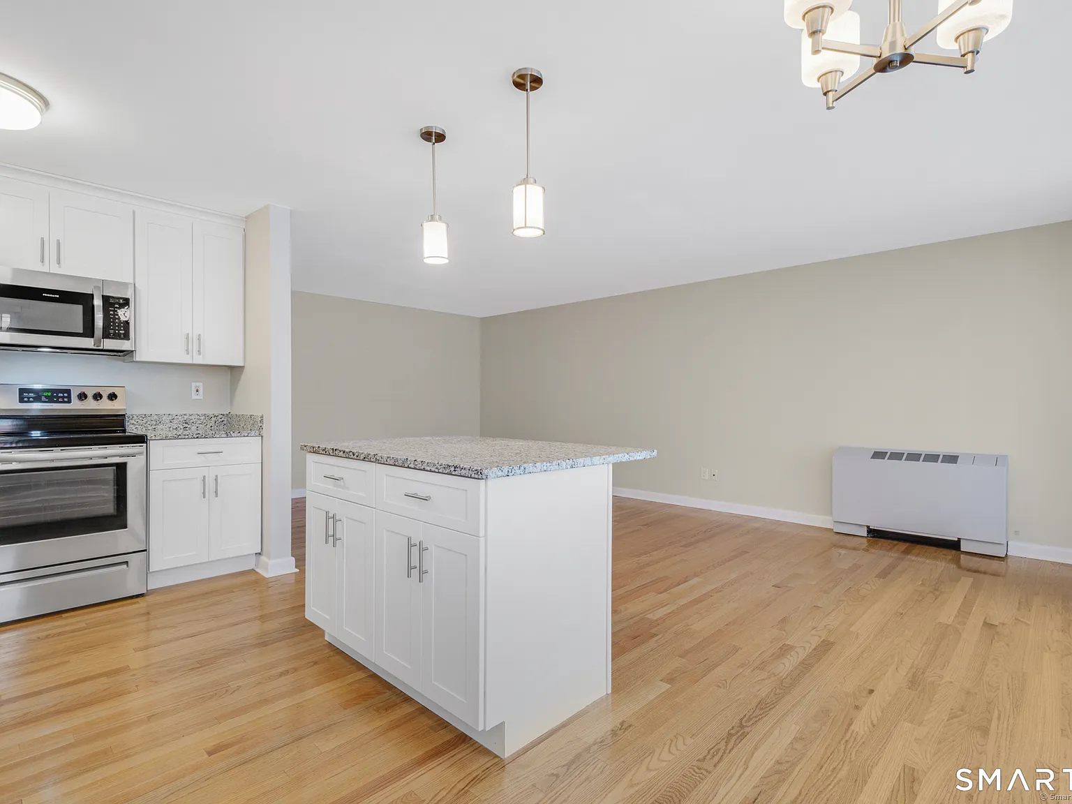 2 bed, 1.5 bath, 1057 sqft, $2,700 — Photo 3