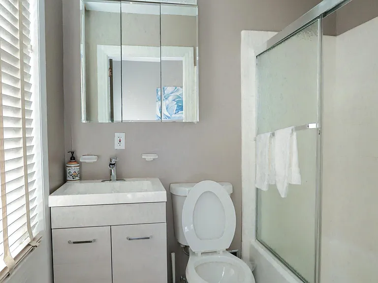 302 S 12th St #403 — Photo 7