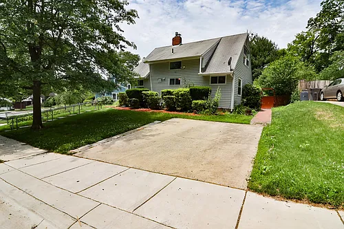 13002 Atlantic Ave Photo 1