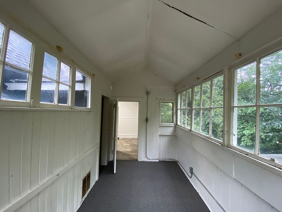 714 Village Triplex located in the Vine neighborhood Apartment