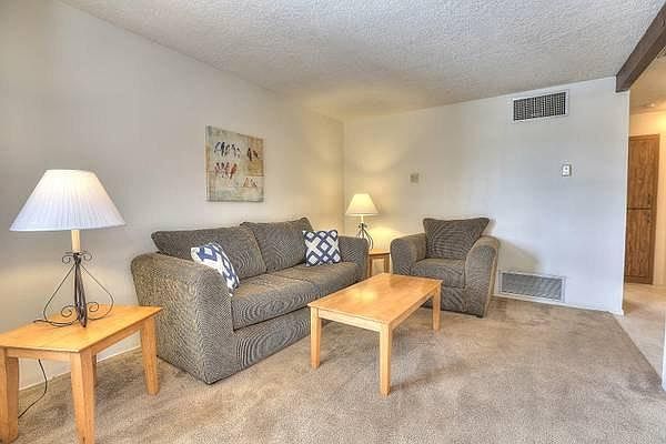 1st image of 124 Cardenas Dr NE