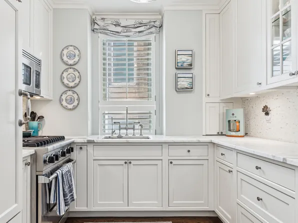 128 Central Park South image 4 of 12