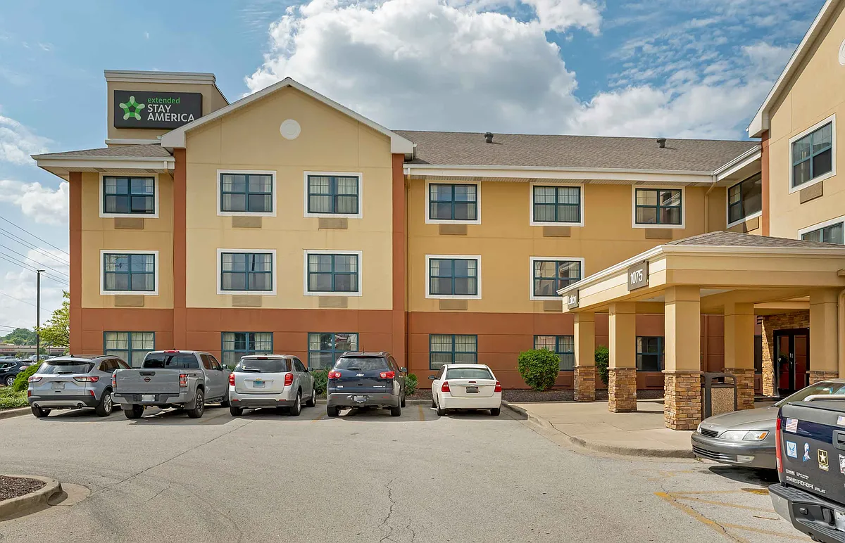 Exterior - Chicago - Hanover Park