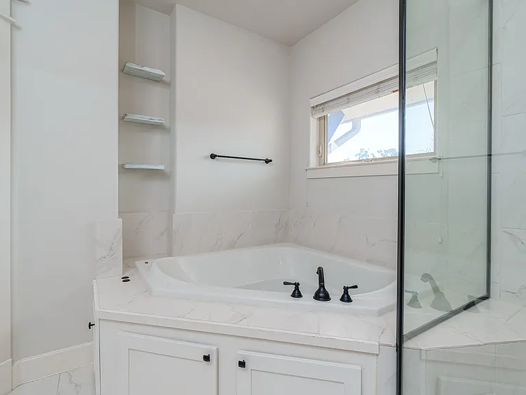 225 Knox St — Photo 26