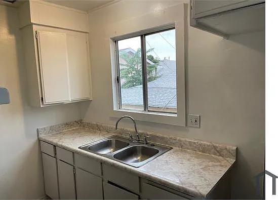 219 E 28th St — Photo 26