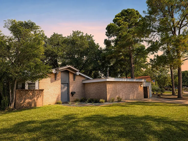 3401 Hanover Ln — Photo 1