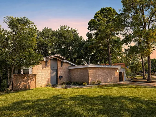 3401 Hanover Ln Photo 1