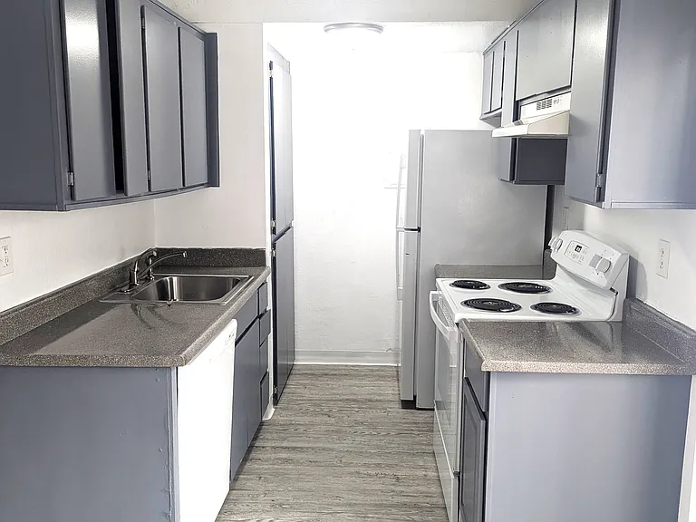 Q Street Apartments — Photo 3
