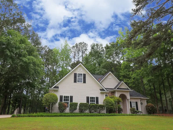 416 Line Creek Cir, Sharpsburg, GA 30277