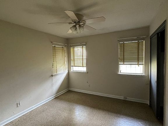 5th image of 2717 Thayer St