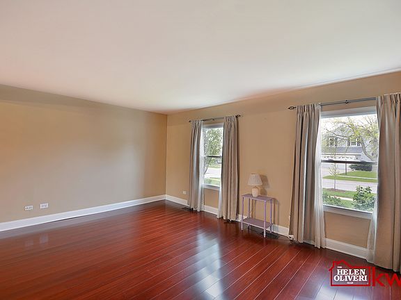 5th image of 305 Kensington Dr