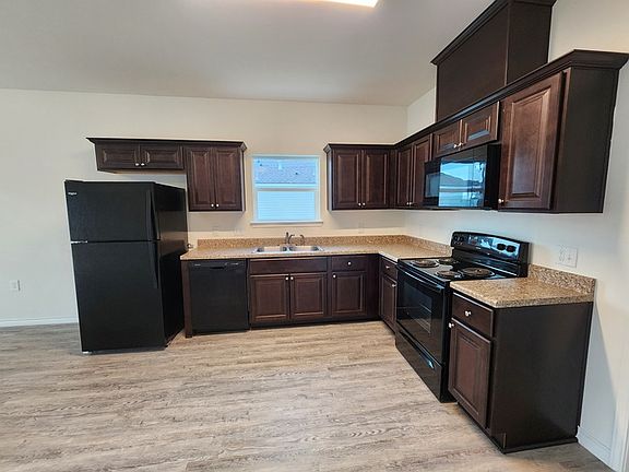 5th image of 6210 Red Oak Dr
