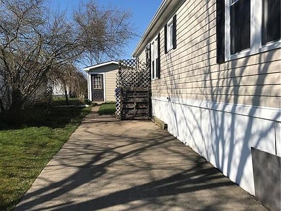 4th image of 1205 Maplewood Dr