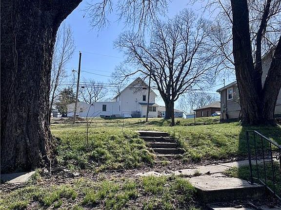3rd image of 618 Locust St