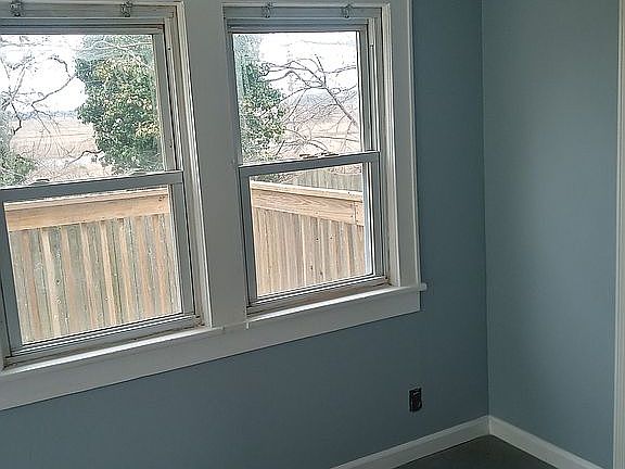 5th image of 383 Shoreland Cir