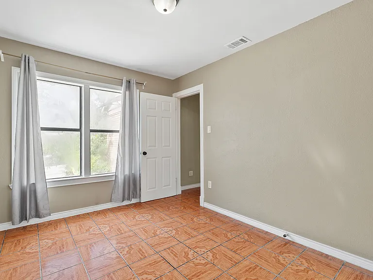 3422 W Jefferson Blvd — Photo 23