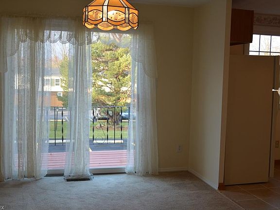 3rd image of 1827 Higby Dr #F