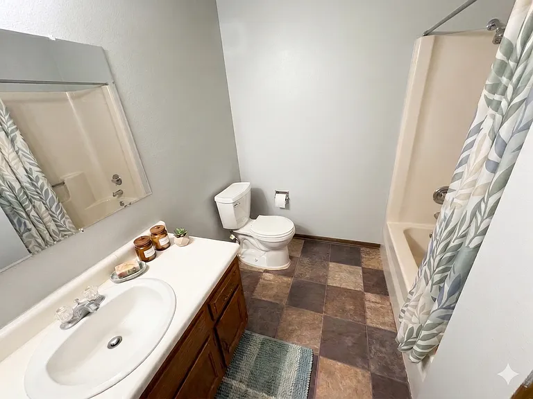 1303 Ravenwood Rd — Photo 3