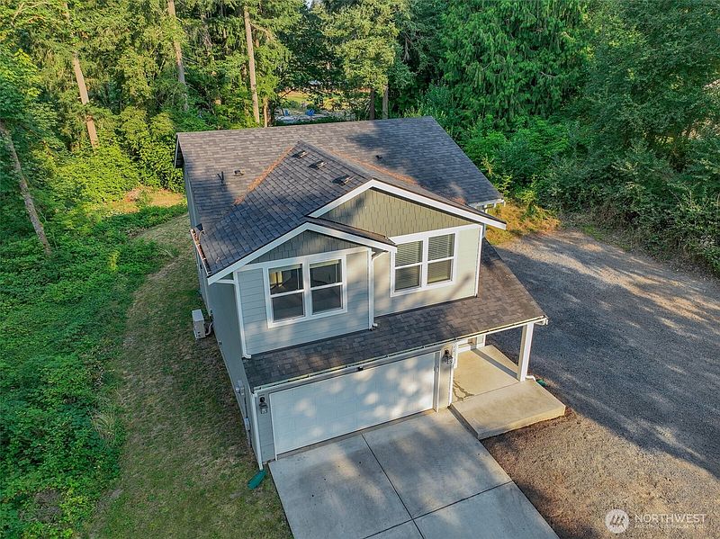 2nd image of 2111 Chesney Road E