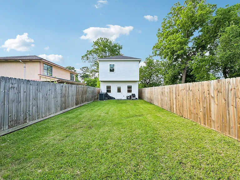 210 Garrotsville St — Photo 6
