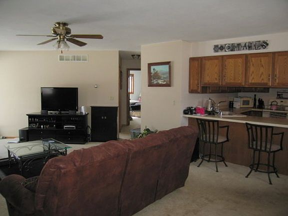 4th image of 827 Mill Pond Ln