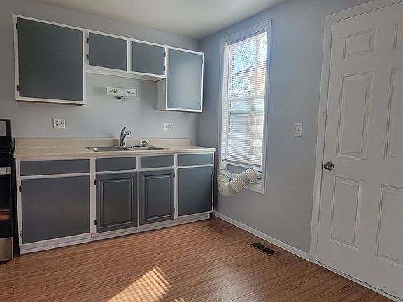 5th image of 132 1/2 Greenwood Ave #132