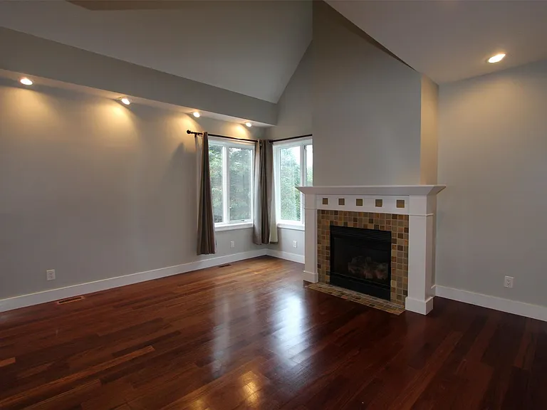 1090 Oakwood Dr — Photo 13