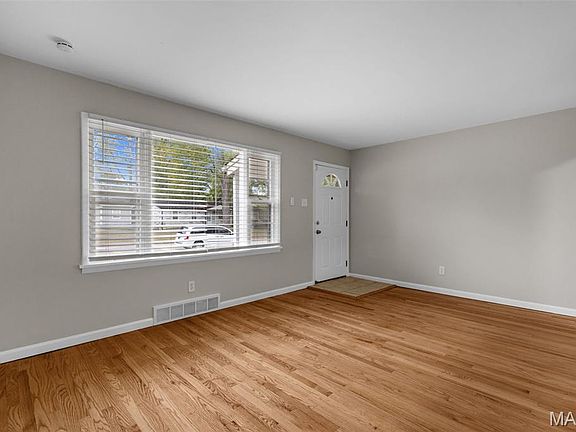 5th image of 1433 Farmview Ave