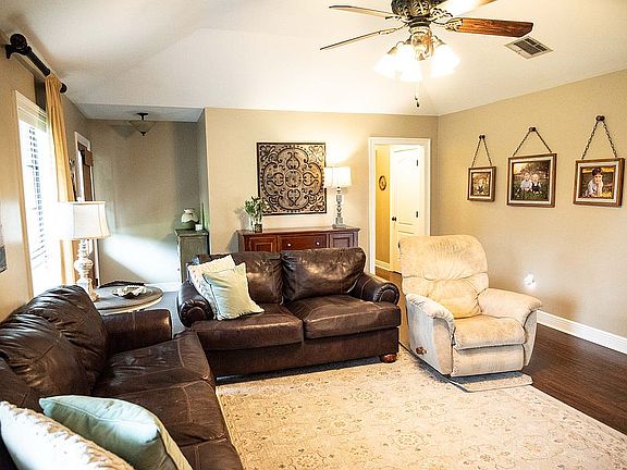 5th image of 608 Parkside Dr