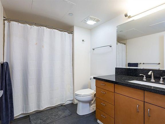 4th image of 550 15th St Unit 402