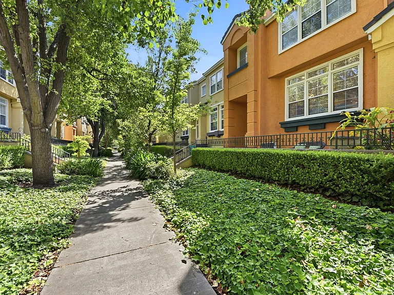 3488 Hart Cmn — Photo 2