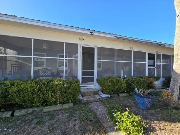 3-7 Newman Dr, Lanark Village, FL 32323