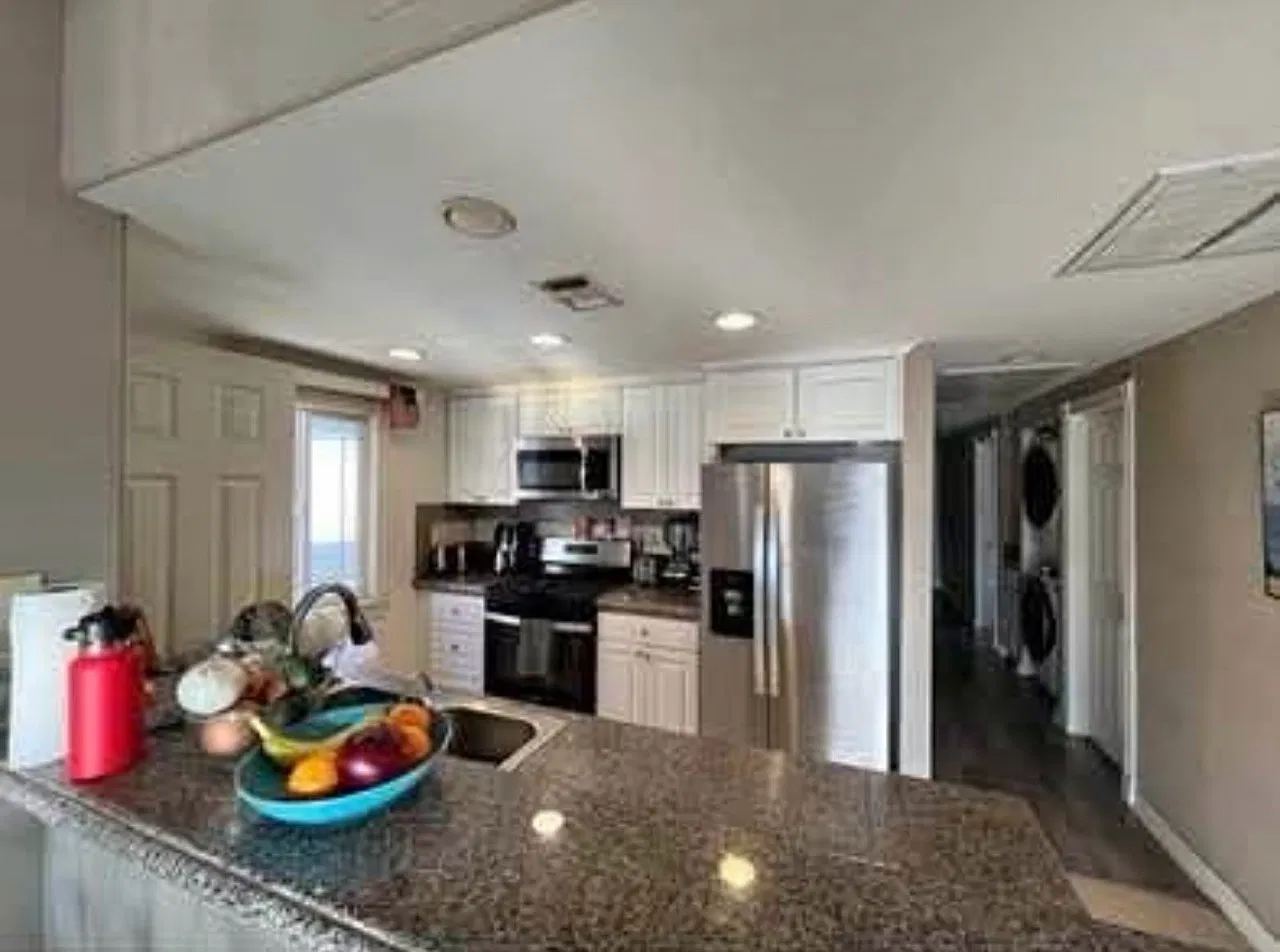 Colton St, Newport Beach — Photo 2