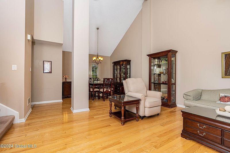 5th image of 49 Ridgefield Drive