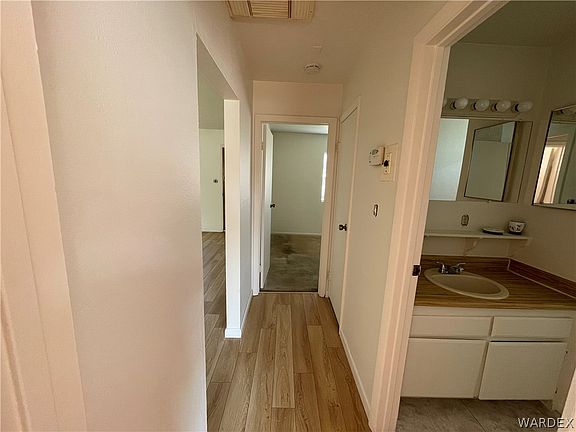 5th image of 218 Tanglewood Lane