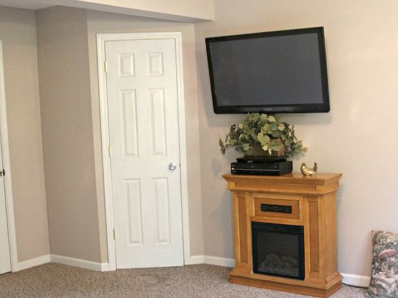 3rd image of 23762 Chestnut Ct