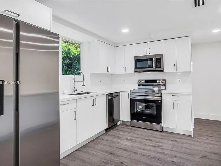 1500 NE 13th Pl — Photo 4