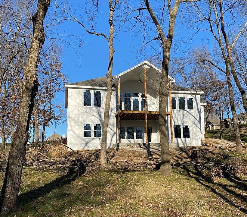 1st image of 1311 SW Winport Dr