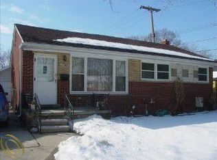 26099 Groveland St, Roseville, MI