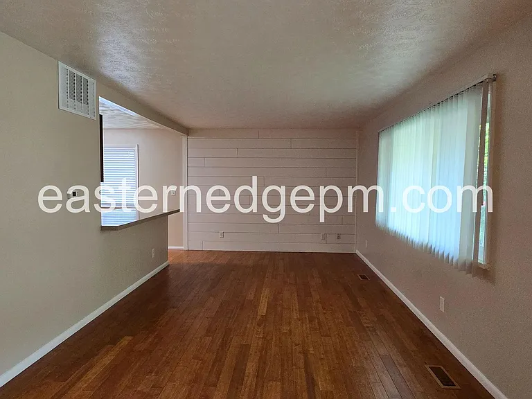 330-338 NW 7th St — Photo 3