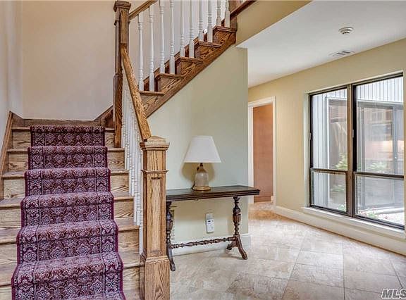 4th image of 271 Vista Dr