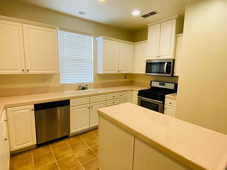 620 Candela Cir — Photo 7