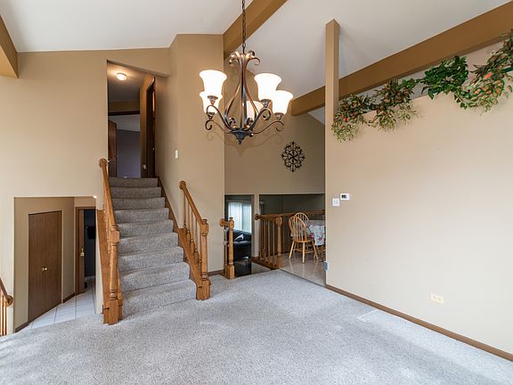 5th image of 9248 Maplewood Ct