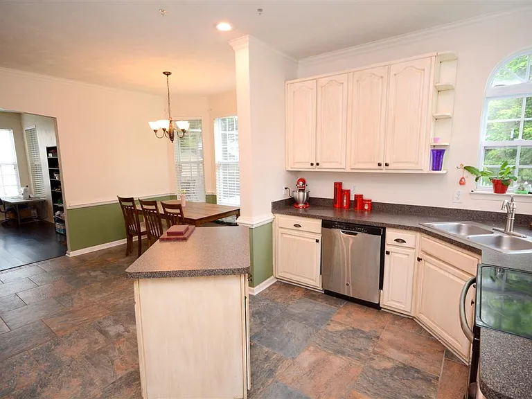 414 Sawyers Mill Xing — Photo 10